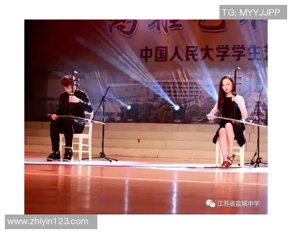 足球明星背后的戏剧人生与场上风采的精彩交织 足球明星背后的戏剧人生与场上风采的精彩交织